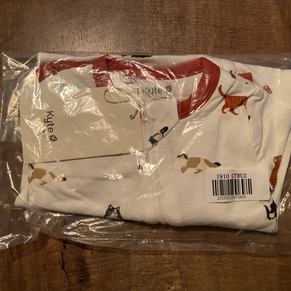Brand new Kyte baby zipper romper